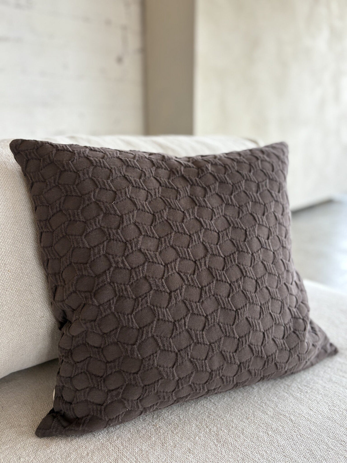 Kissenbezug Ella — Jacquard Dunkelbraun 50 × 50 cm