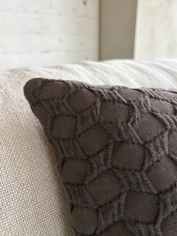 Kissenbezug Ella — Jacquard Dunkelbraun 50 × 50 cm