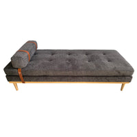 Daybed Oslo – Stilvolles Designer-Sofa mit Holzrahmen und Kopfstütze