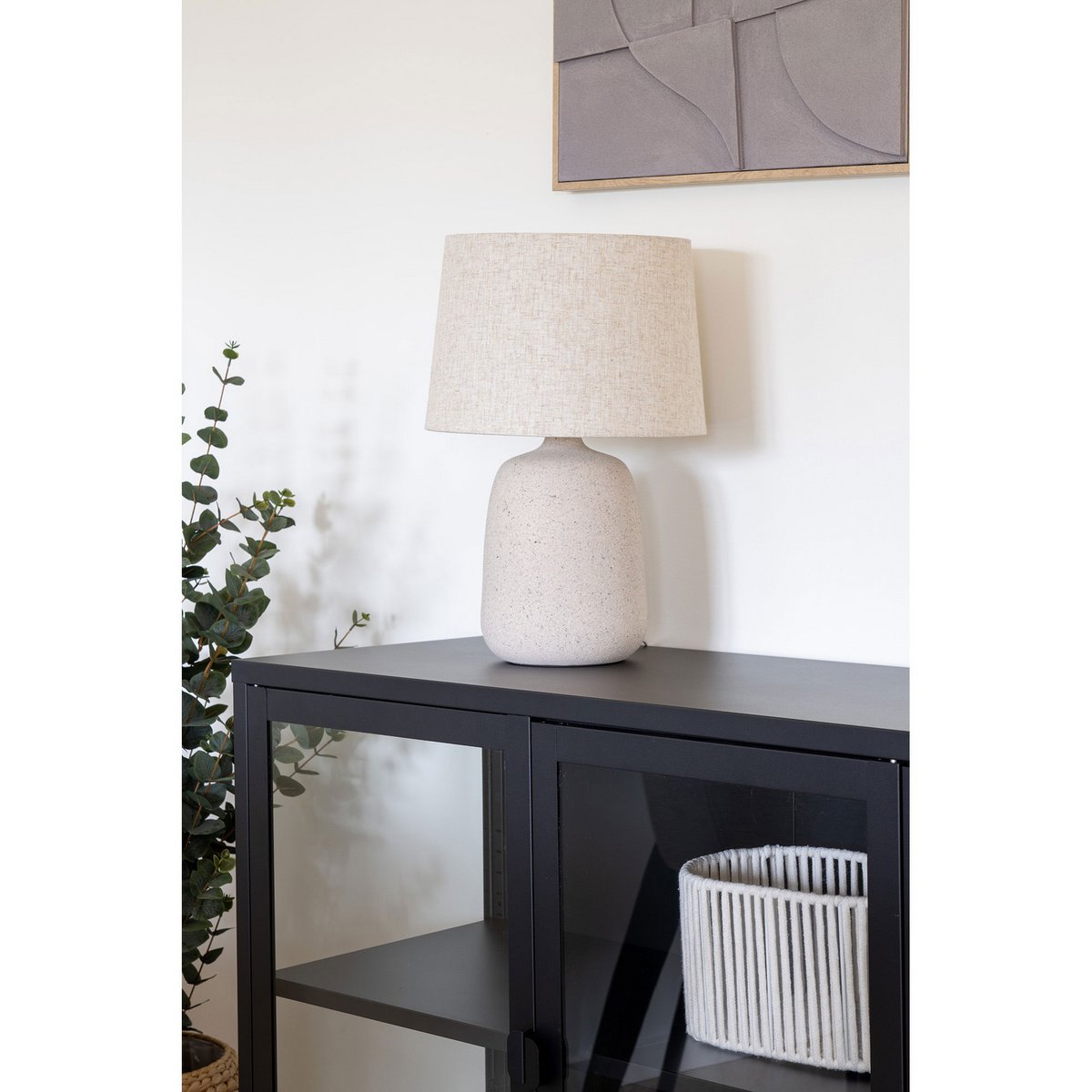 Tischlampe Croft mit Keramikfuß in Steinbeige und 150 cm Kabel – stilvolle Beleuchtung für Wohnzimmer & Schlafzimmer.