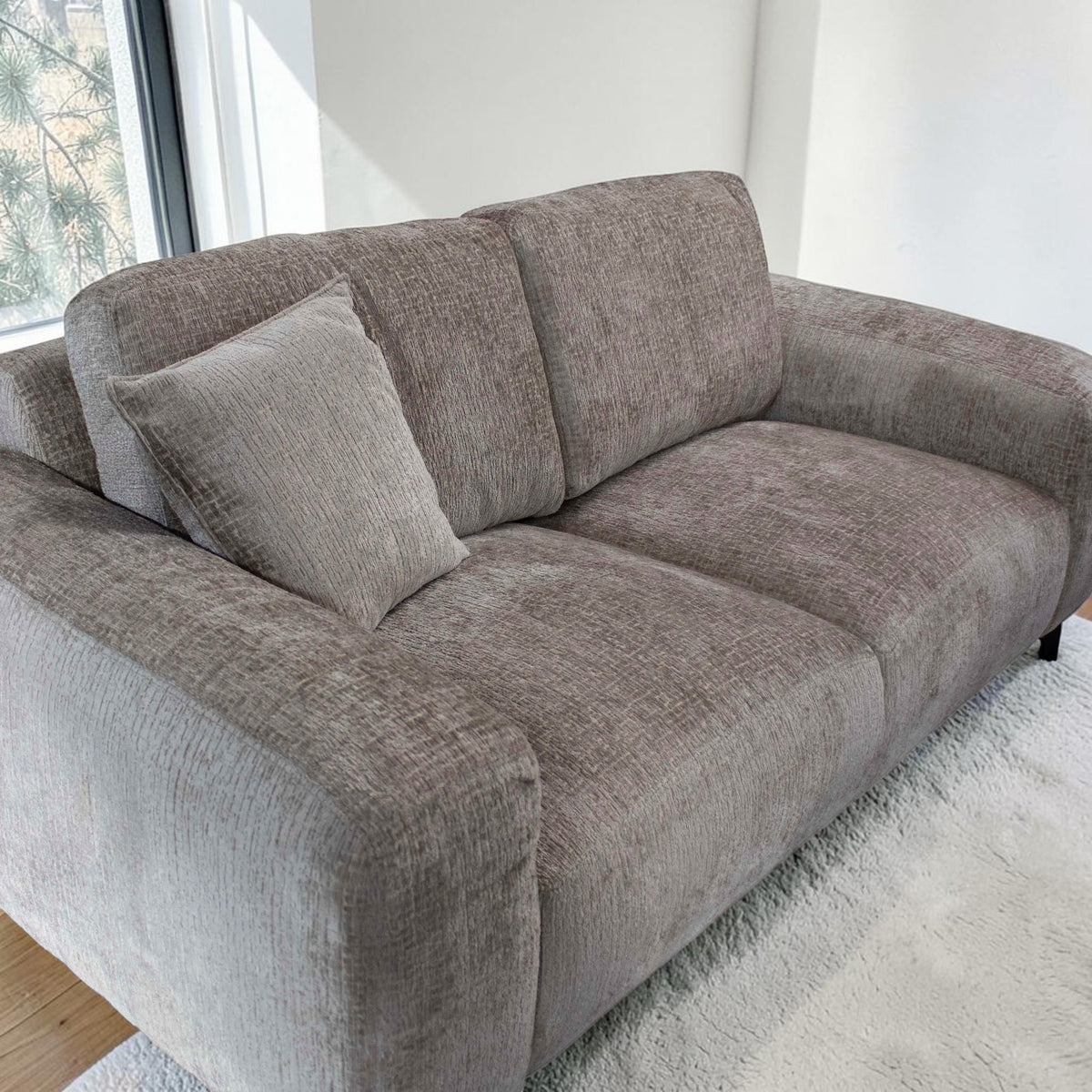 Napa 2-Sitzer Sofa Desert Greige — wolkige Wärme im Kompaktformat