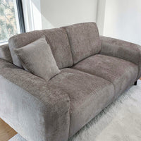 Napa 2-Sitzer Sofa Desert Greige — wolkige Wärme im Kompaktformat