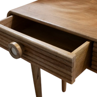 Schreibtisch aus Mangoholz – gerundete Kanten & Rillenfront – 114×51×84 cm – Retro-Stil