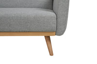 Schlafsofa aus Strukturstoff in Hellgrau – Massivholzfüße – Liegefläche 190x111 cm