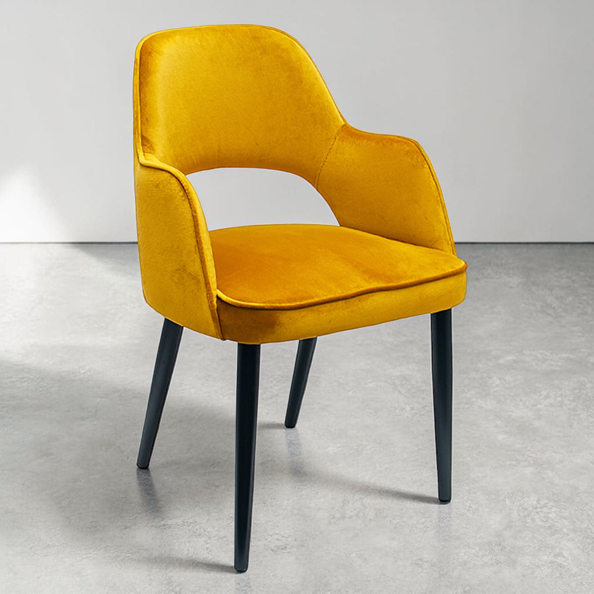 Lois Esszimmerstuhl Samt Gold — Trendfarbe Mailand 2026