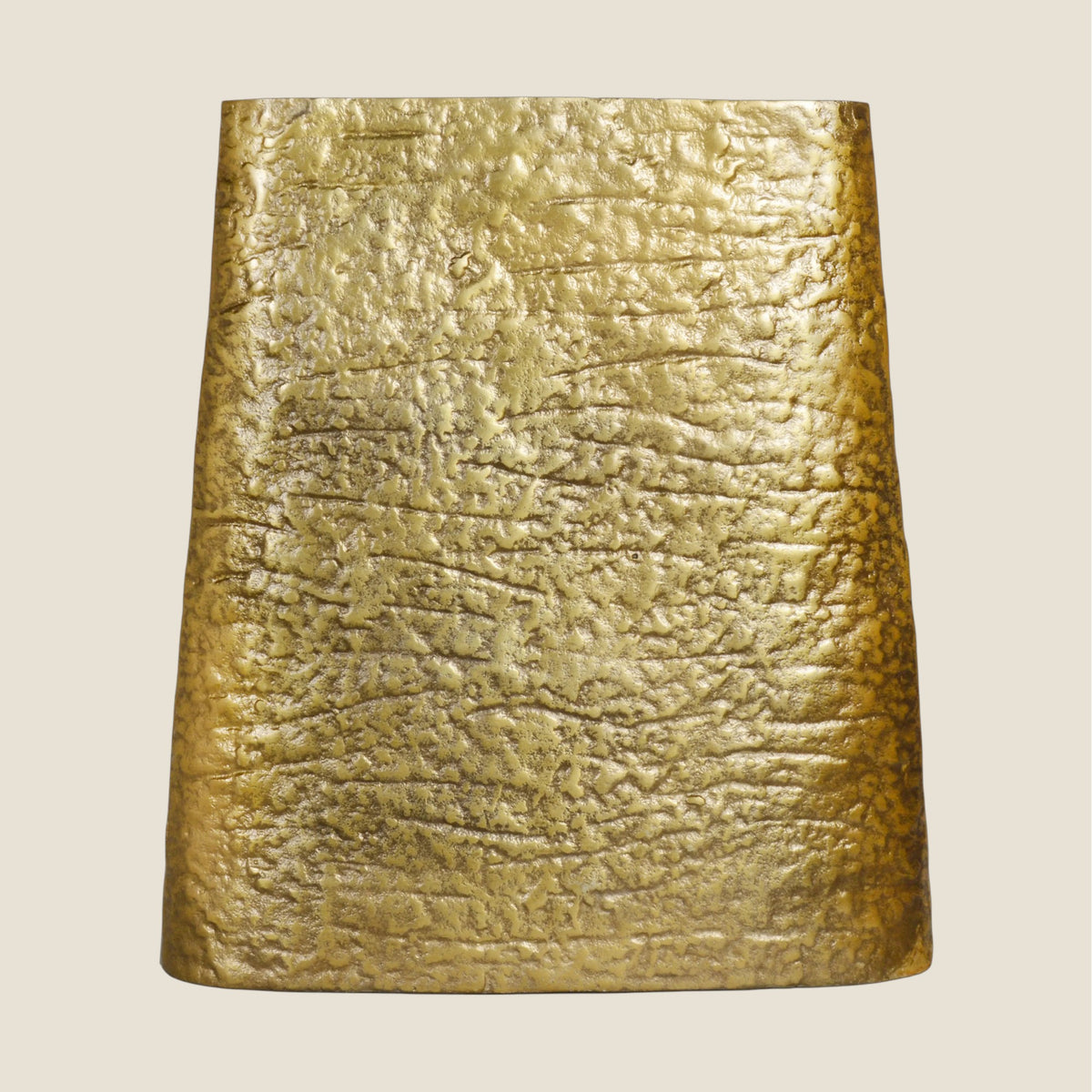 Vase aus Aluminium in Raw/Antikgold – organische Form – 36×9×39 cm – modern