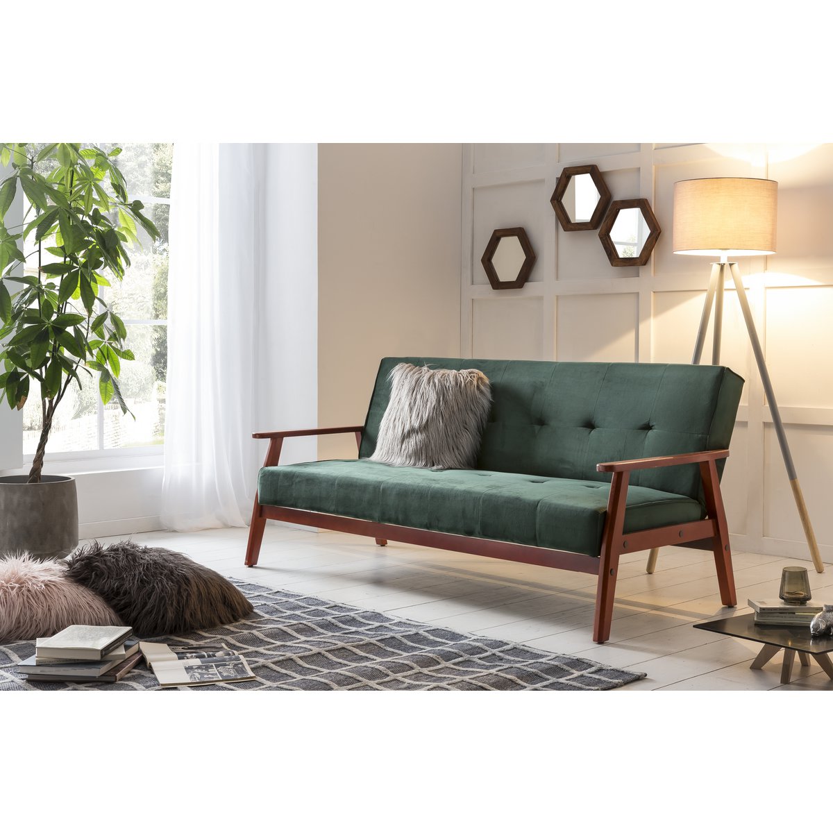 Schlafsofa in Grün mit Samtbezug, Massivholzgestell aus Eukalyptus und 3-in-1-Funktion – Sitz-, Chill- & Liegeposition, 190 cm breit.
