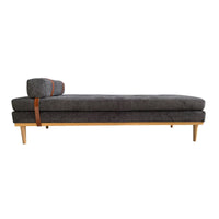 Daybed Oslo – Stilvolles Designer-Sofa mit Holzrahmen und Kopfstütze