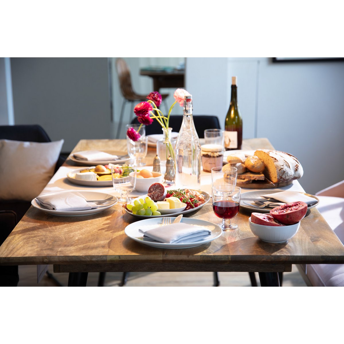Esstisch Soho Elegance – Mangoholz & Metall im modernen Design