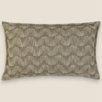 Bouclé Kissen KAURI — Brown — 35x60 cm — Lendenkissen mit Wellenstruktur