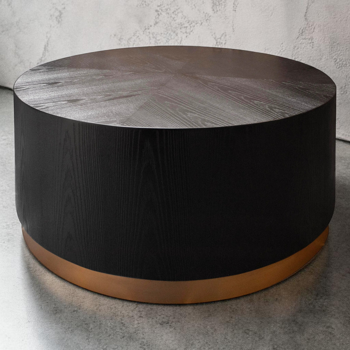 Black Oak Couchtisch Matt Gold 90×90 — großzügige Eleganz