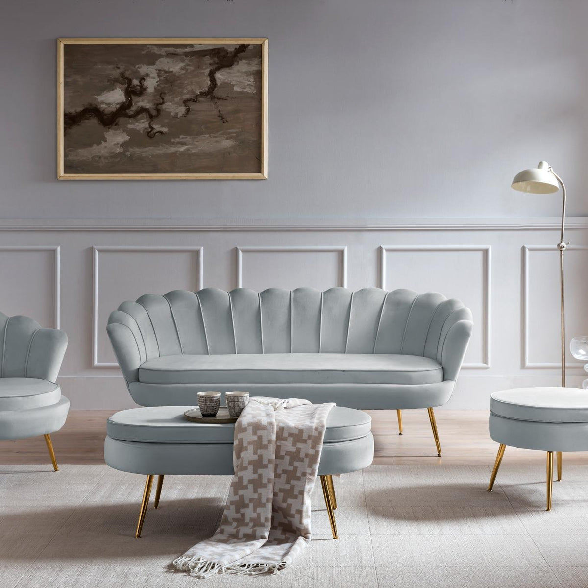 Muschelsofa 3-Sitzer aus hellgrauem Samt mit Goldgestell – 180×76×78 cm