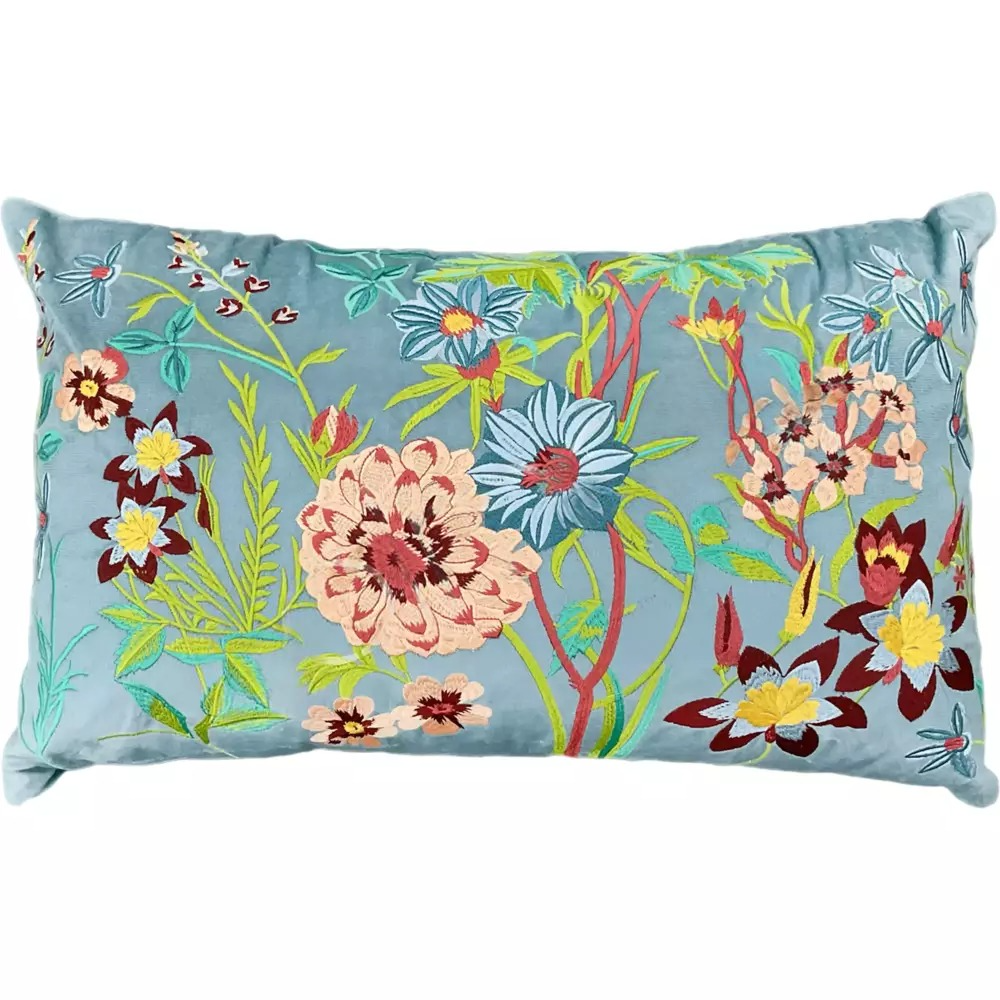 Samtkissen 60x35 cm – Hellblau mit floraler Stickerei – mit Füllung – elegant & Boho-verspielt