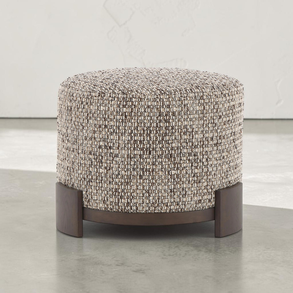 Emelia Hocker Cappuccino Ø61 — weiche Sitzinsel