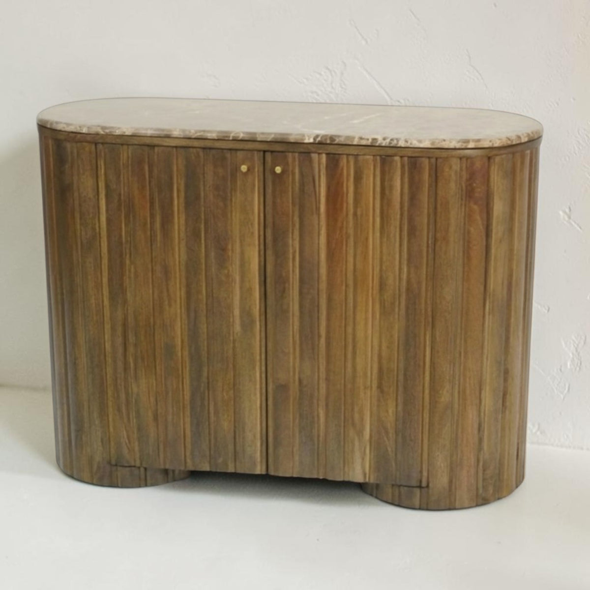 Linz Sideboard dunkles Holz 110 — kompakte Eleganz