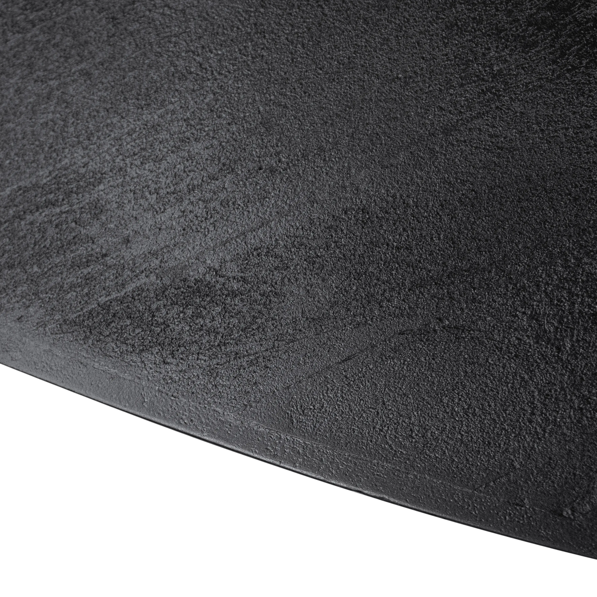 Couchtisch aus Mangoholz in Schwarz mit Fischgrätmuster – rund – modernes Design