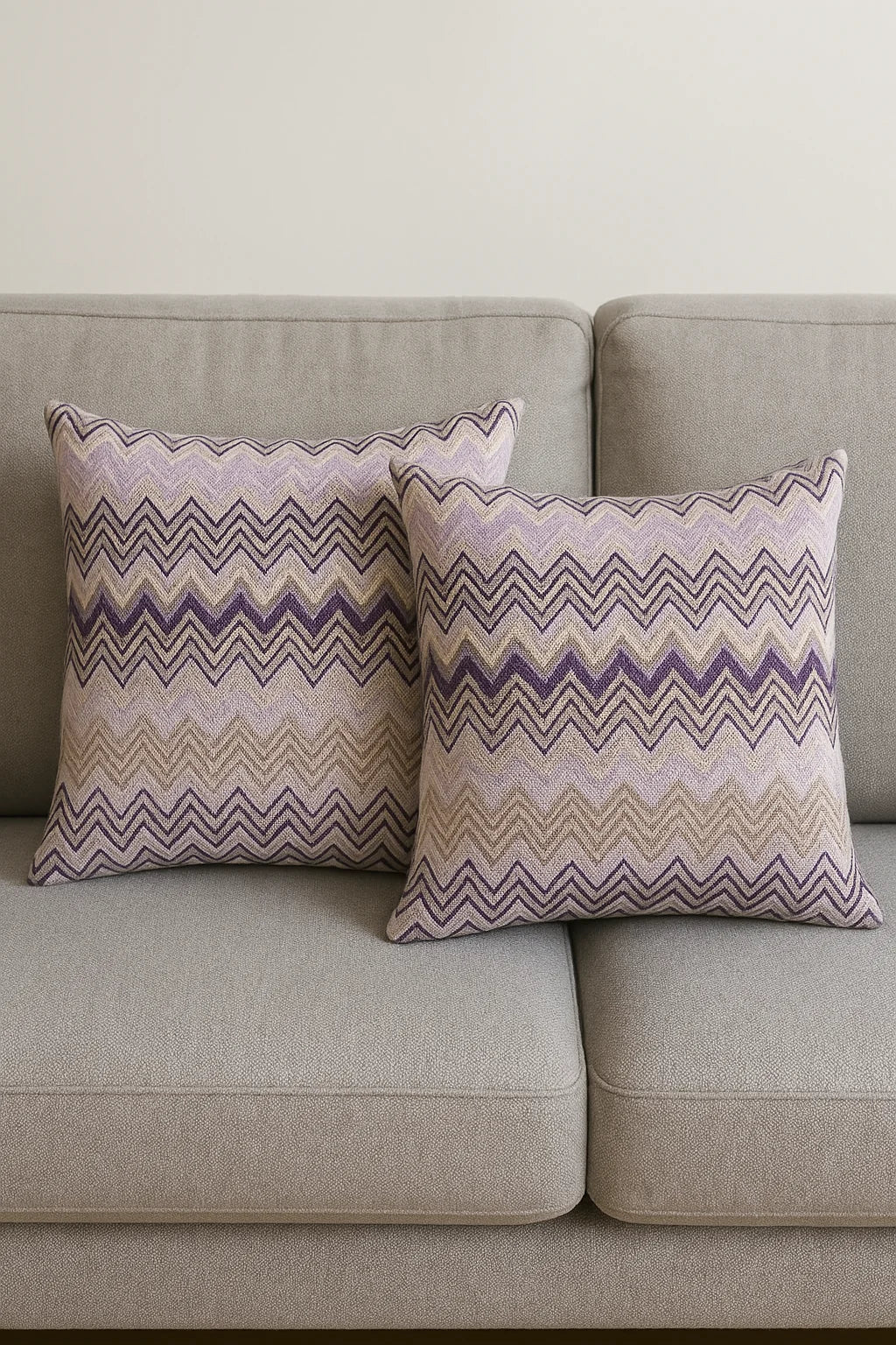 Zierkissen mit Chevron-Muster – pink-flieder-violett – 50x50 cm – Baumwolle – farbenfroh & modern