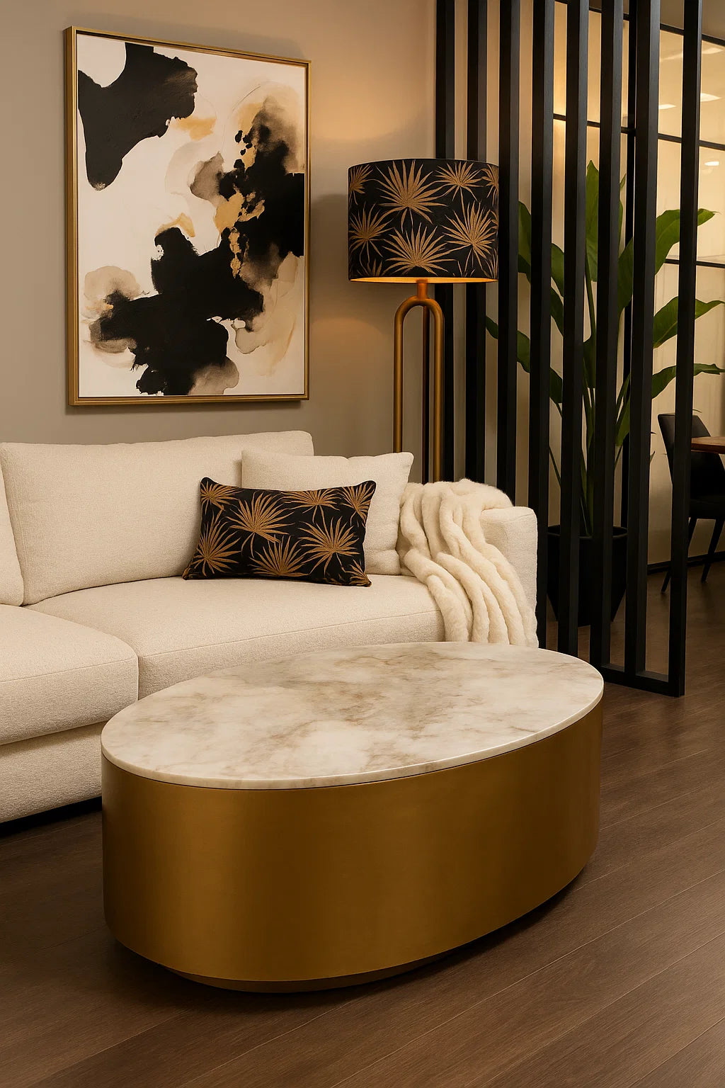 Ovaler Couchtisch mit Keramikplatte – goldfarbenes Edelstahlgehäuse – 80x40x40 cm – Marmoroptik