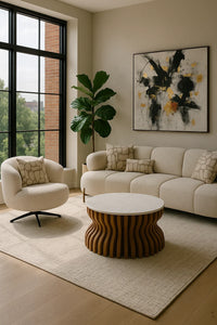 Drehbarer Lounge-Sessel aus Bouclé in Beige – mit Zierkissen – 88x95x75 cm – modern & gemütlich