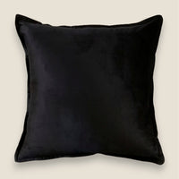 Velvet Kissen AMY — Schwarz — 50x50 cm — weich & dunkel-edel