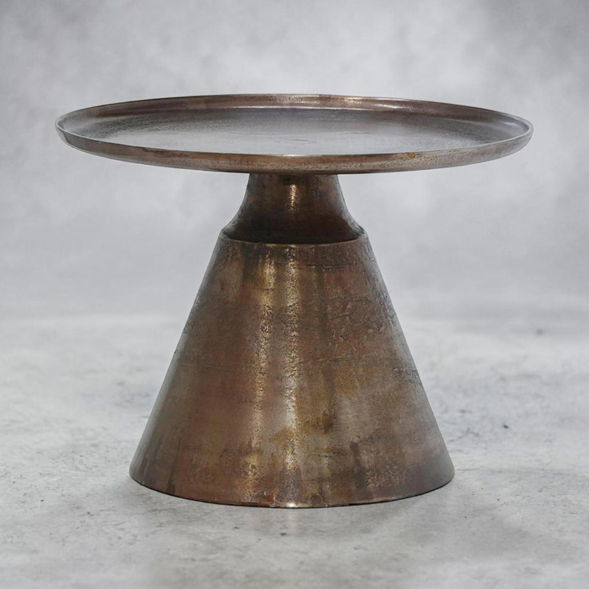 Dani Couchtisch Aluminium Oxyburned Ø58 — vintage Seele