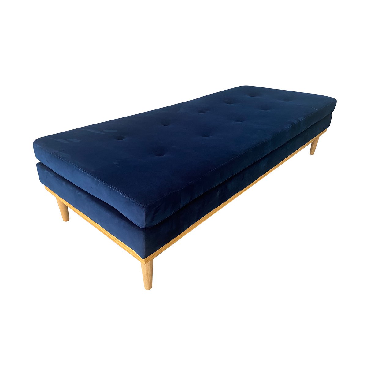 Daybed "Lina" in Blau aus Samt mit Holzfüßen in Natur – luxuriöse Designer-Liege für Wohnzimmer & Schlafzimmer.