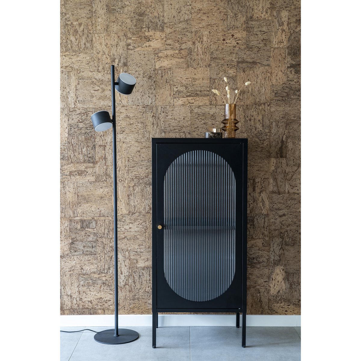 Vitrine Adelaide Noir – Stahl und geriffeltes Glas in modernem Stil