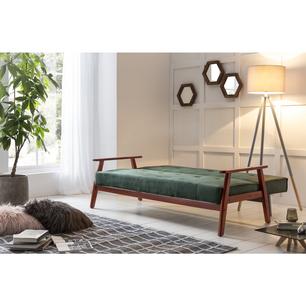 Schlafsofa in Grün mit Samtbezug, Massivholzgestell aus Eukalyptus und 3-in-1-Funktion – Sitz-, Chill- & Liegeposition, 190 cm breit.