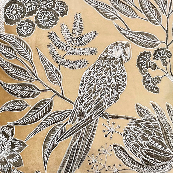 Zierkissen aus Samt in Gold – Vogelmotiv & florale Details – 50×50 cm – exotisch-elegant