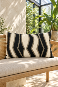 Kissen LAYLA Creme/Schwarz 60 × 35 cm – KI-generierte Wohninszenierung