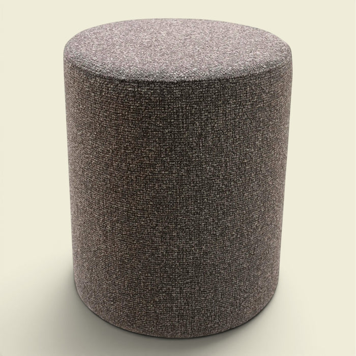 Cleo Hocker Stoff Truffle Ø40 — warme Intimität