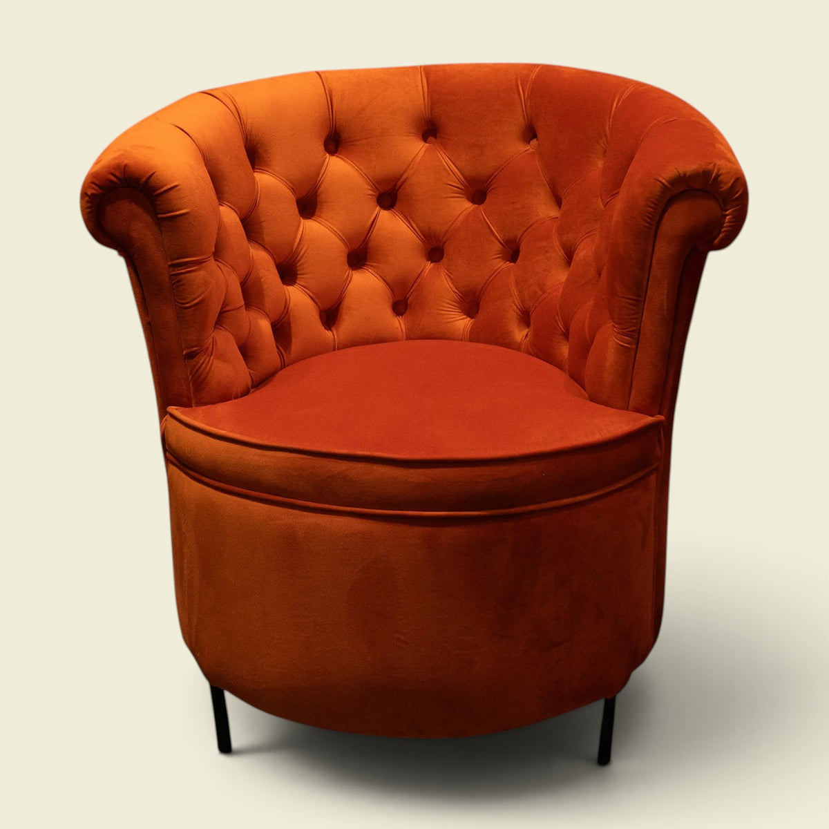 Livvy Cocktailsessel Samt Orange — kompaktes Statement