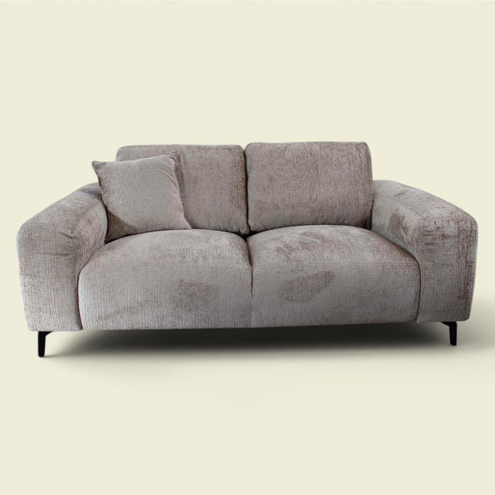 Napa 2-Sitzer Sofa Desert Greige — wolkige Wärme im Kompaktformat