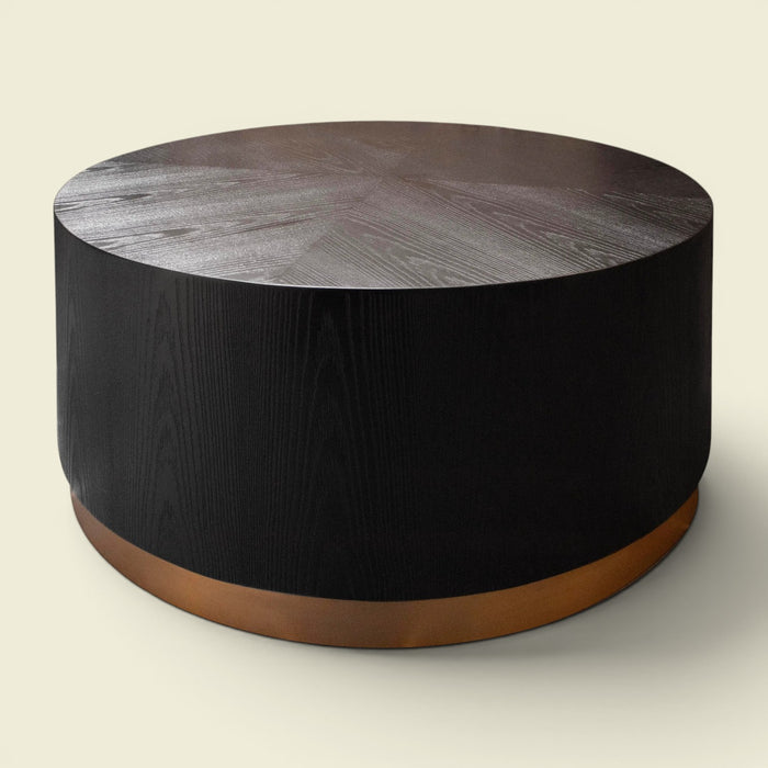 Black Oak Couchtisch Matt Gold 90×90 — großzügige Eleganz