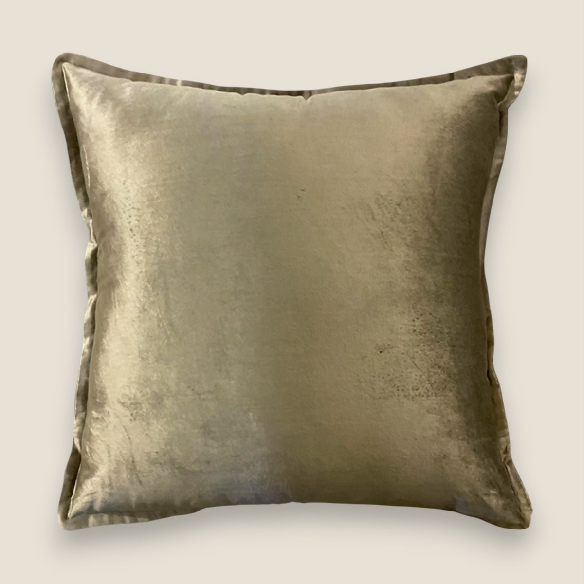 Velvet Kissen AMY — Taupe — 50x50 cm — weich & schimmernd