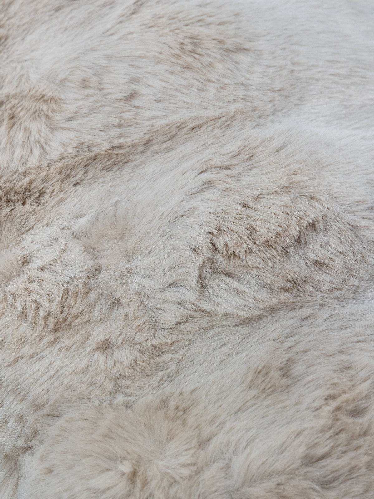 Original-Felldetail von Colmore – LUCI Beige 50 × 35 cm