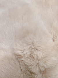 Original-Felldetail von Colmore – LUCI Beige