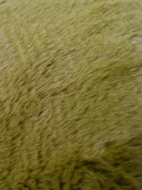 SUSAN Kunstfellkissen Olive 50 × 50 cm – Original-Felldetail von Colmore