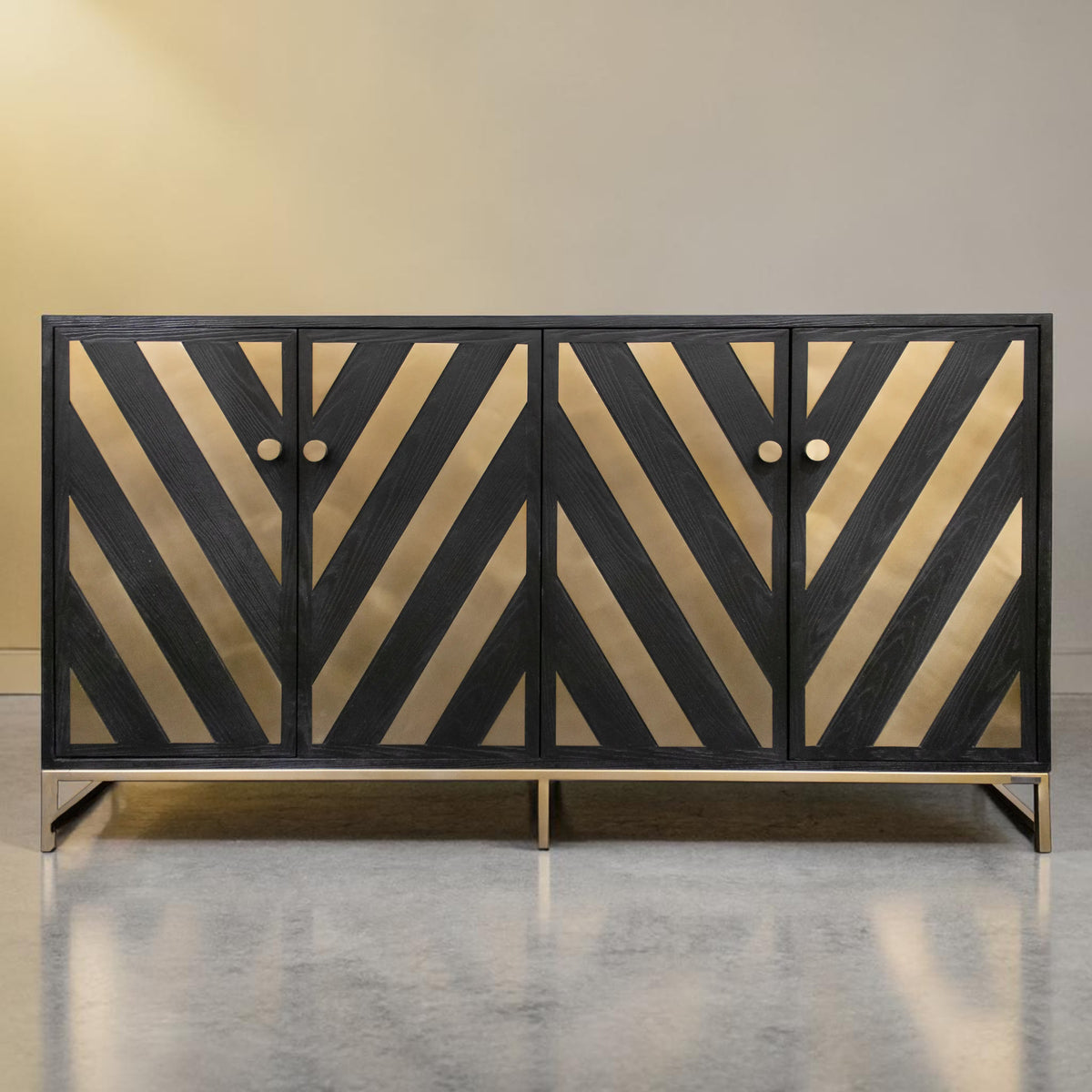 Chevron Sideboard Gold Schwarz 180 — dramatische Tiefe