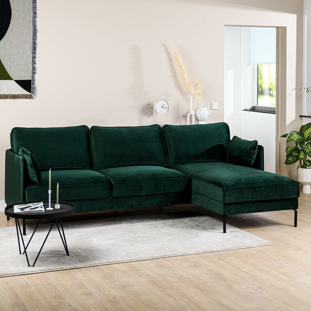 VelvetElegance 3-Sitzer Sofa – Rechter Ausführung in sattem Grün